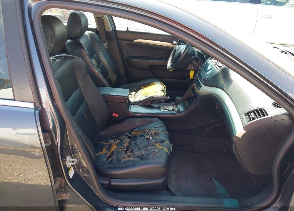 2004 ACURA TSX VIN: JH4CL96824C024129