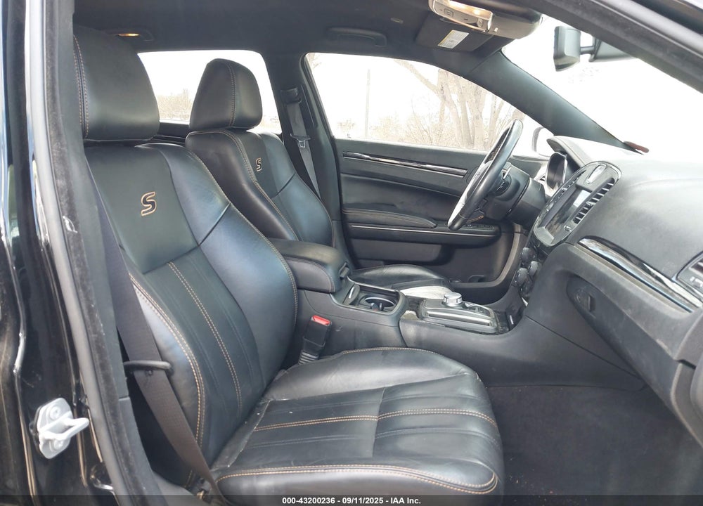 2019 CHRYSLER 300 VIN: 2C3CCABG9KH693710