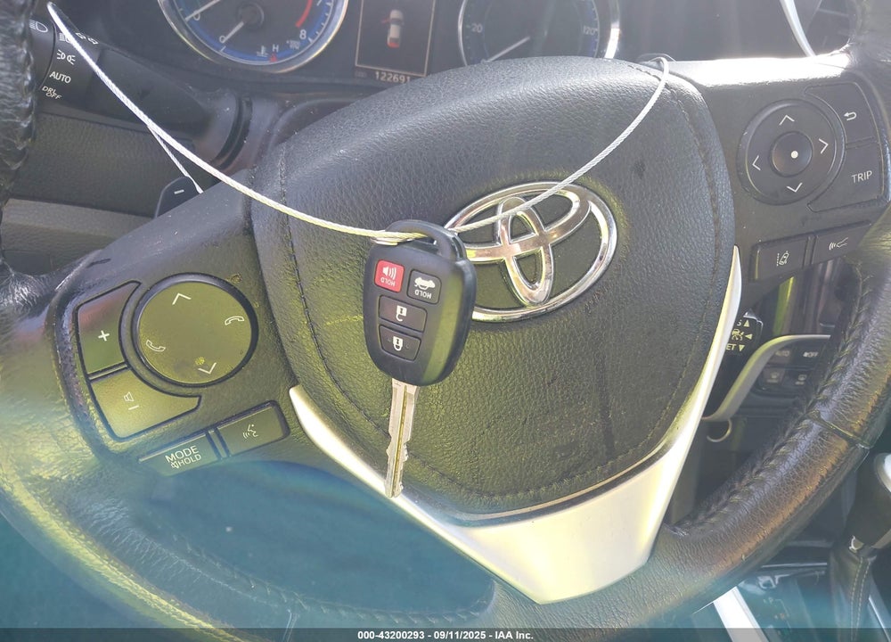2018 TOYOTA COROLLA VIN: 2T1BURHE3JC004083
