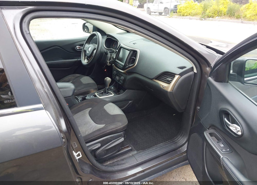 2014 JEEP CHEROKEE VIN: 1C4PJMCB1EW220090