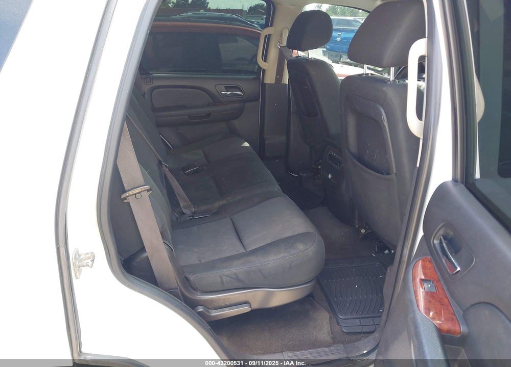 2011 CHEVROLET TAHOE VIN: 1GNSCAE02BR395190