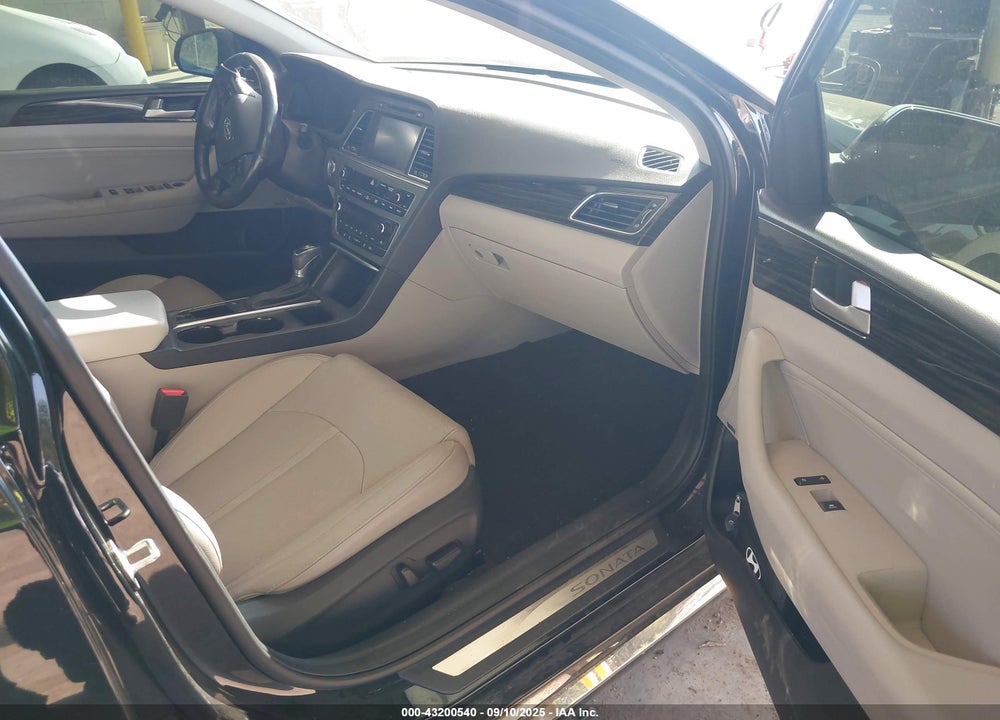 2016 HYUNDAI SONATA VIN: 5NPE34AF0GH395785