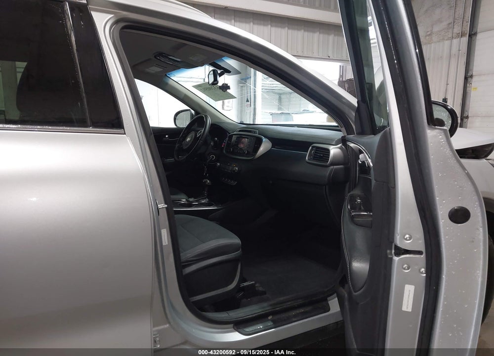 2016 KIA SORENTO VIN: 5XYPGDA31GG035385