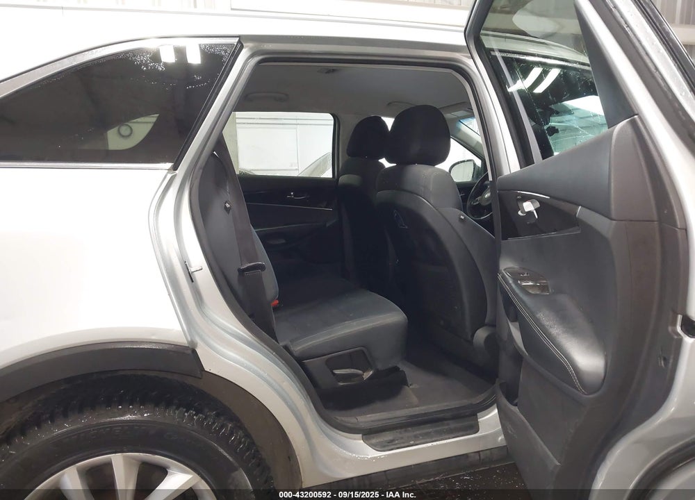 2016 KIA SORENTO VIN: 5XYPGDA31GG035385