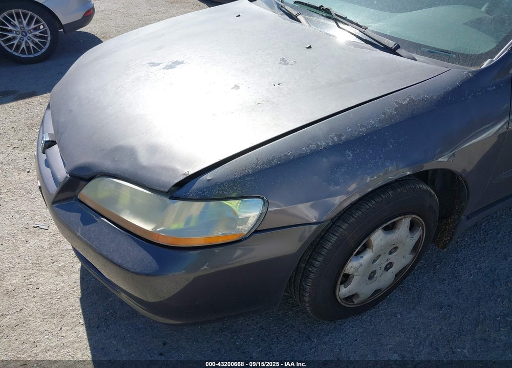 1999 HONDA ACCORD LX VIN: 1HGCG5647XA092827