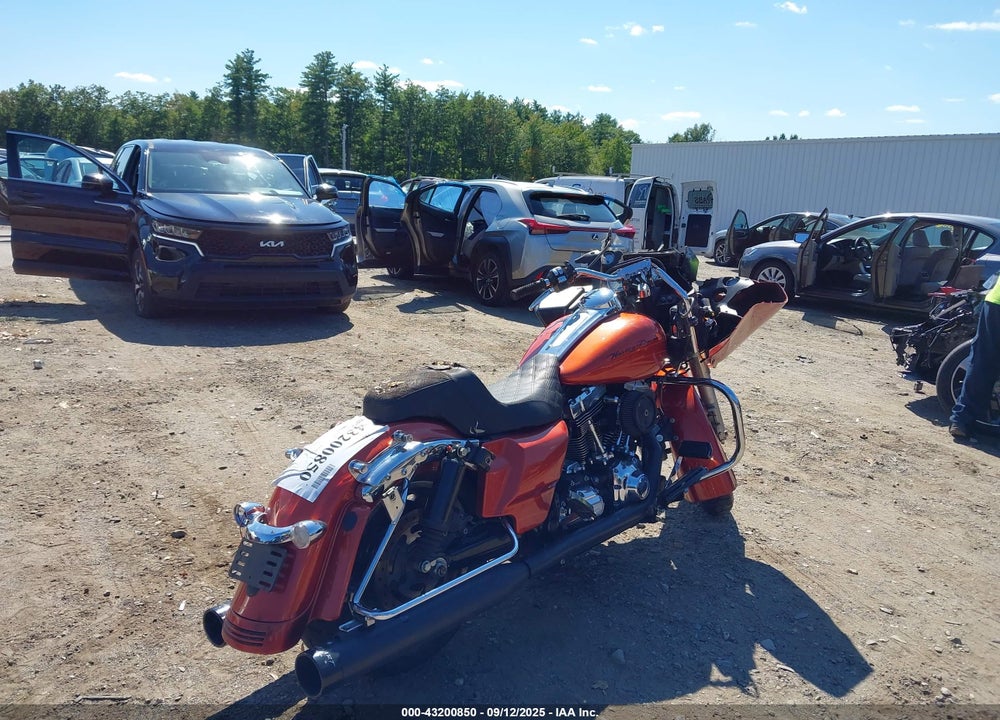 2011 HARLEY-DAVIDSON FLTRX VIN: 1HD1KHM16BB646150