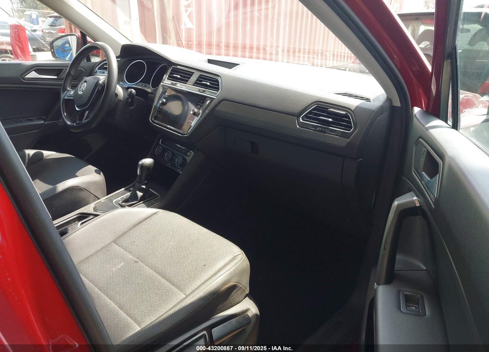 2020 VOLKSWAGEN TIGUAN VIN: 3VV3B7AX0LM095321