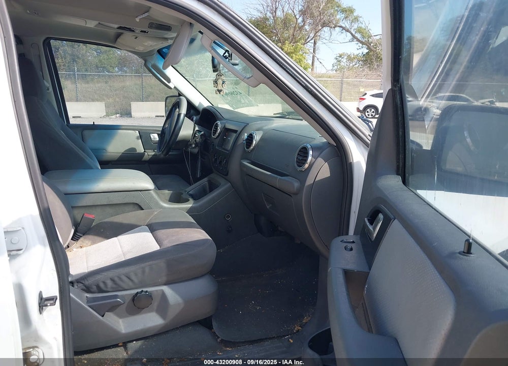 2003 FORD EXPEDITION XLT VIN: 1FMPU16L03LA11752