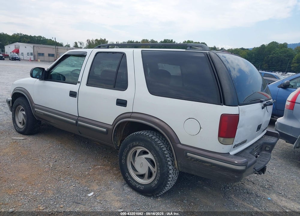 1998 CHEVROLET BLAZER LT VIN: 1GNDT13W9W2180033