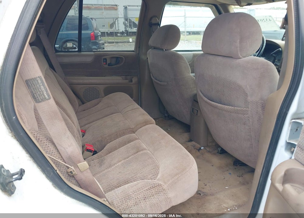 1998 CHEVROLET BLAZER LT VIN: 1GNDT13W9W2180033