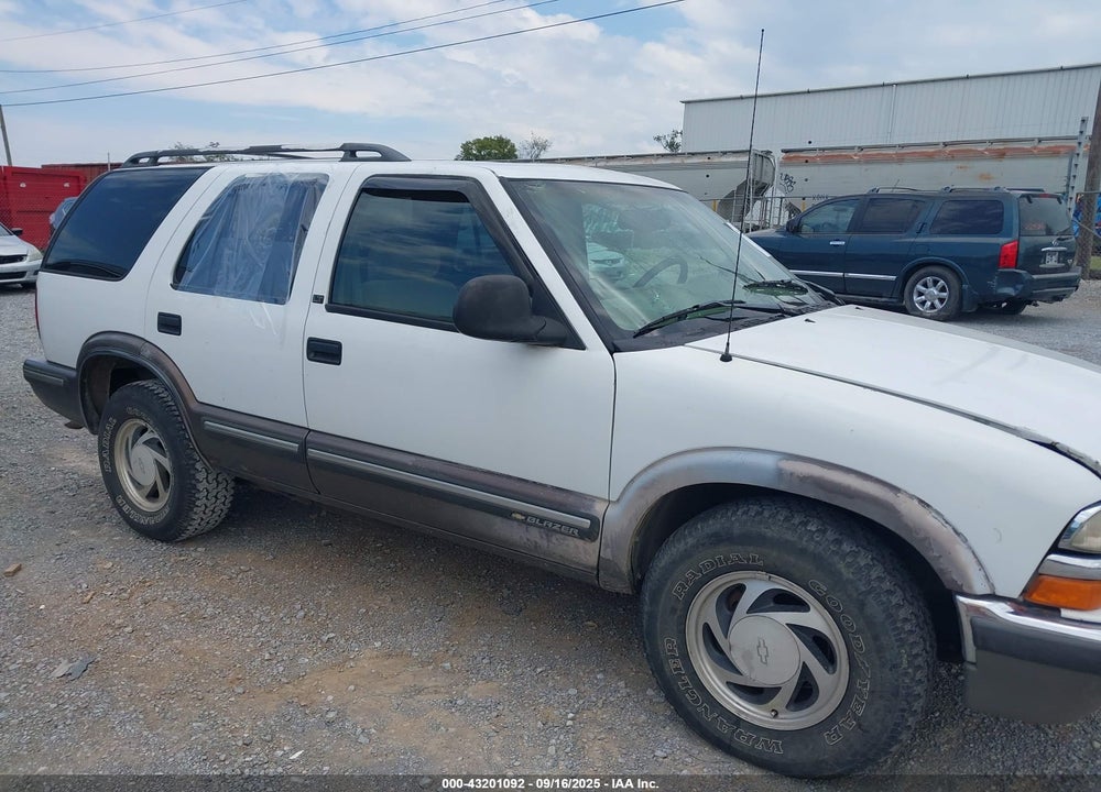 1998 CHEVROLET BLAZER LT VIN: 1GNDT13W9W2180033