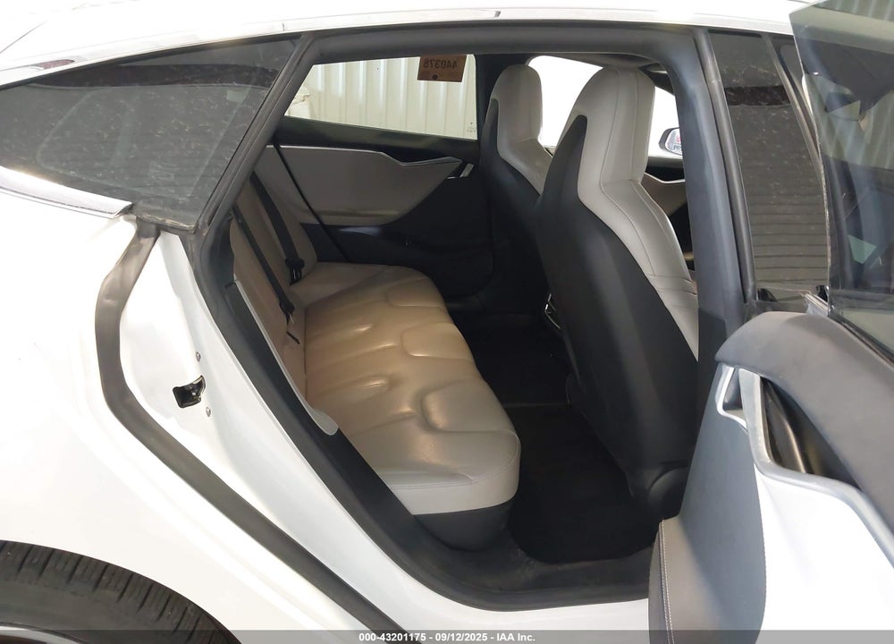 2015 TESLA MODEL S VIN: 5YJSA1E27FF112701