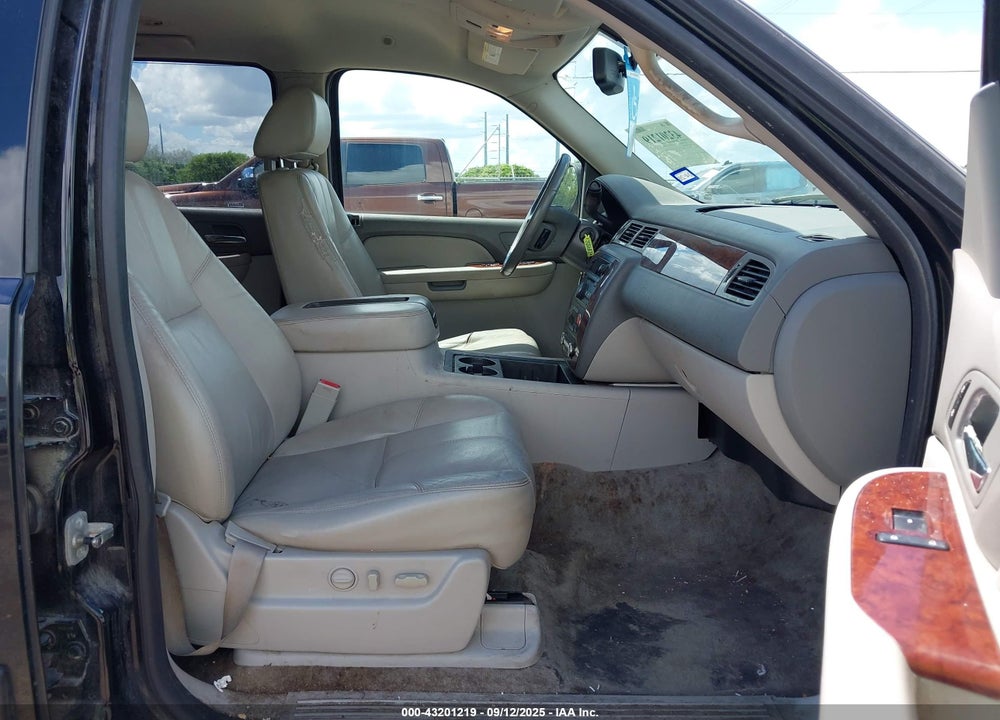2009 CHEVROLET SUBURBAN 1500 VIN: 1GNFC26099R289352