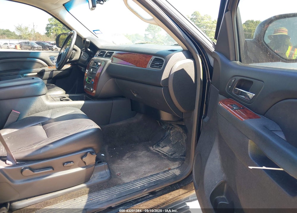 2014 CHEVROLET TAHOE VIN: 1GNSCBE04ER200510
