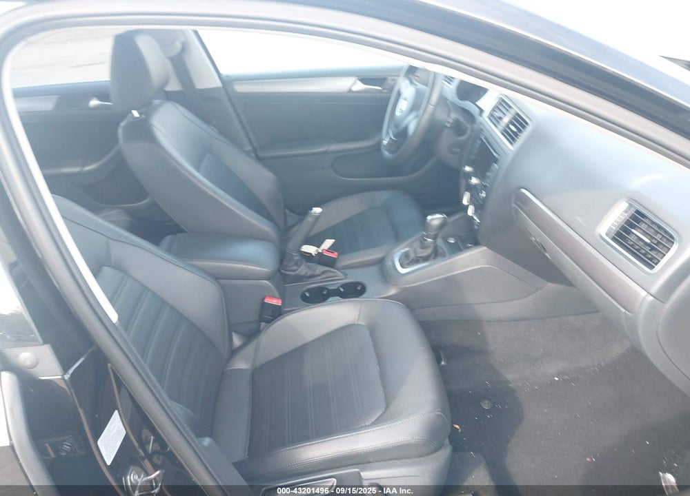 2014 VOLKSWAGEN JETTA VIN: 3VWL17AJ1EM275906