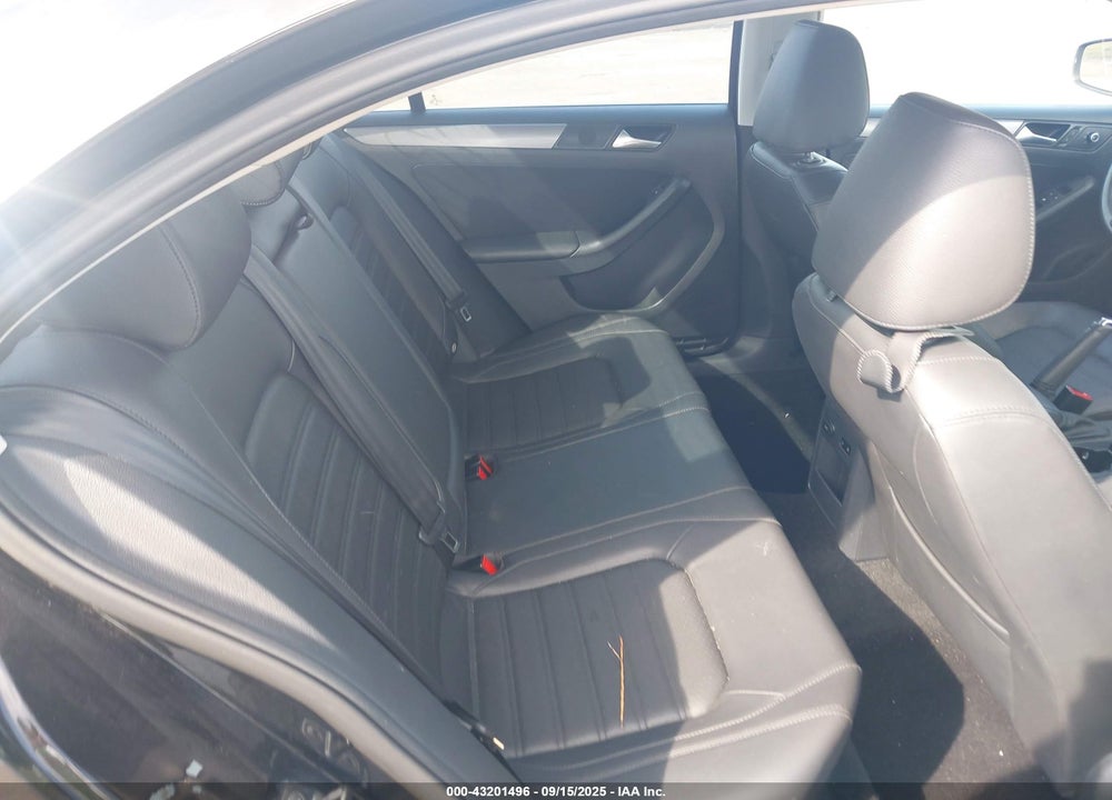 2014 VOLKSWAGEN JETTA VIN: 3VWL17AJ1EM275906