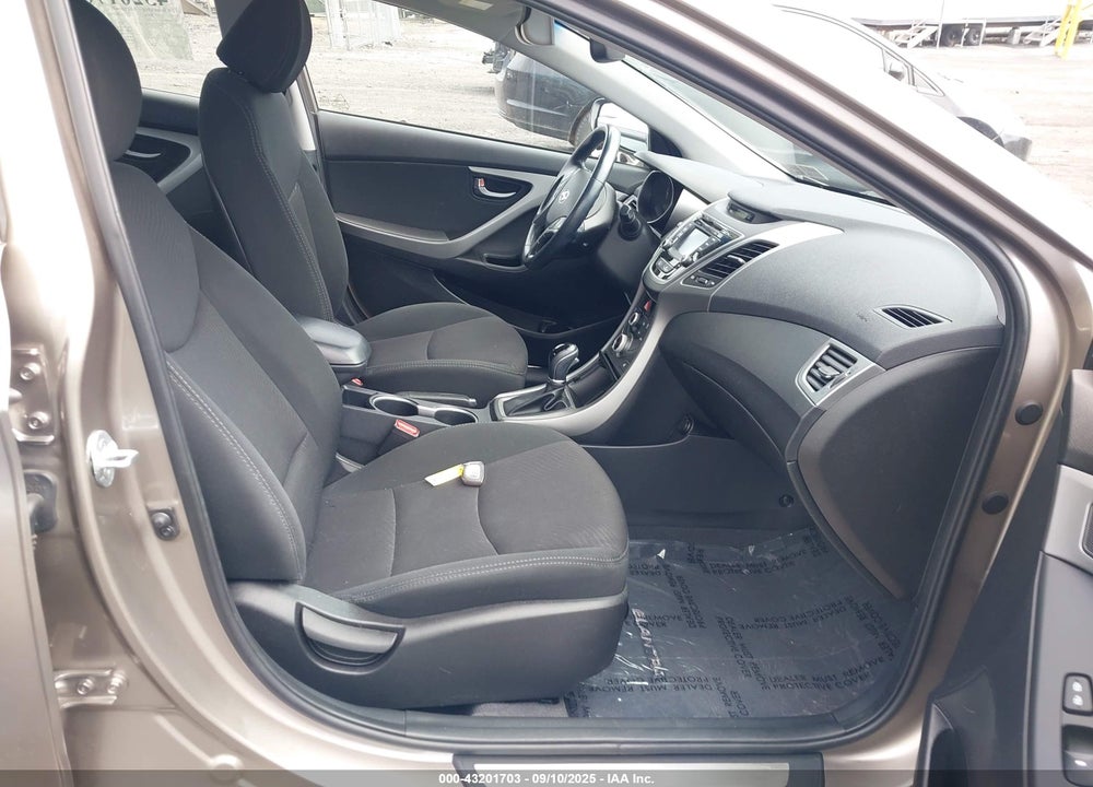 2016 HYUNDAI ELANTRA VIN: 5NPDH4AE3GH675303