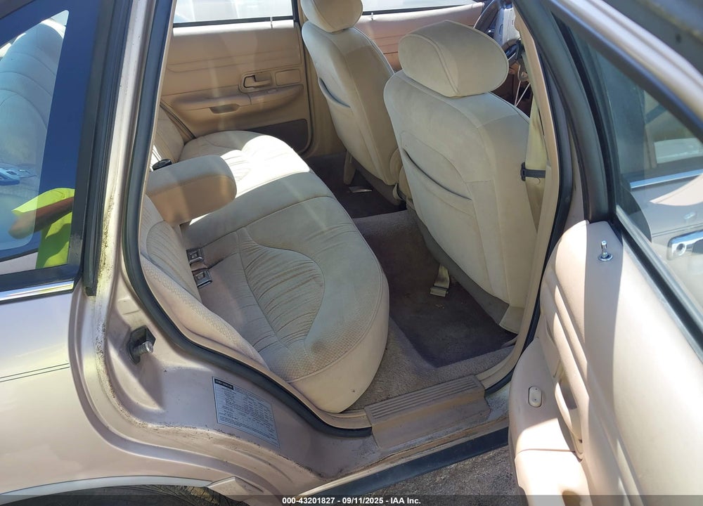 1997 FORD CROWN VICTORIA LX VIN: 2FALP74W7VX203837