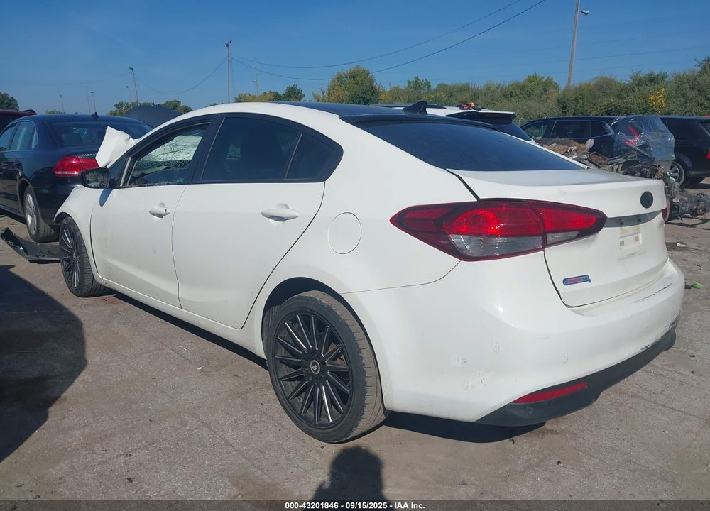 2017 KIA FORTE VIN: 3KPFK4A79HE025750