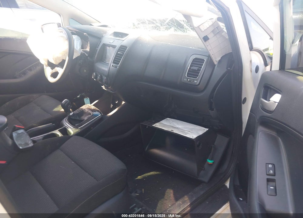 2017 KIA FORTE VIN: 3KPFK4A79HE025750