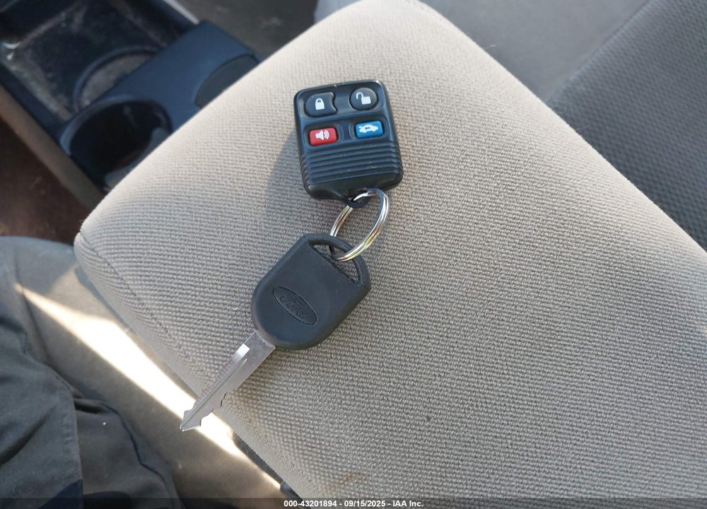 2004 FORD TAURUS SES VIN: 1FAFP55244A201077
