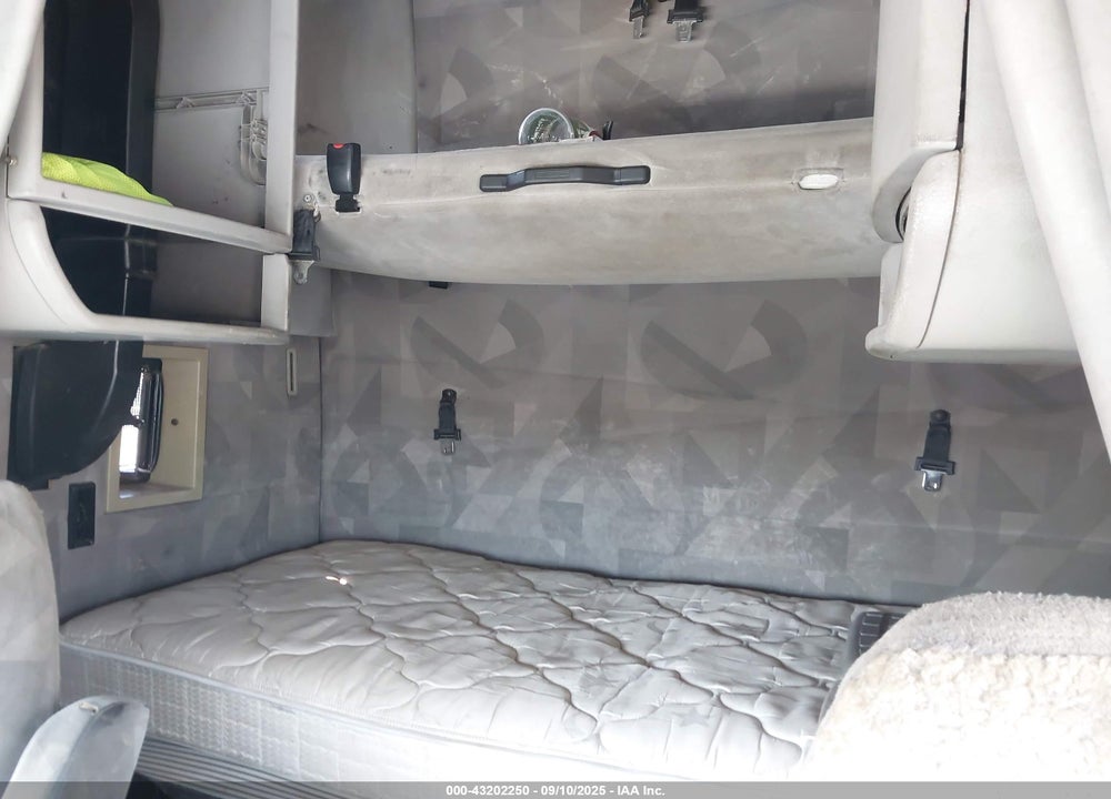 2007 VOLVO VN VNL VIN: 4V4NC9TG27N438319