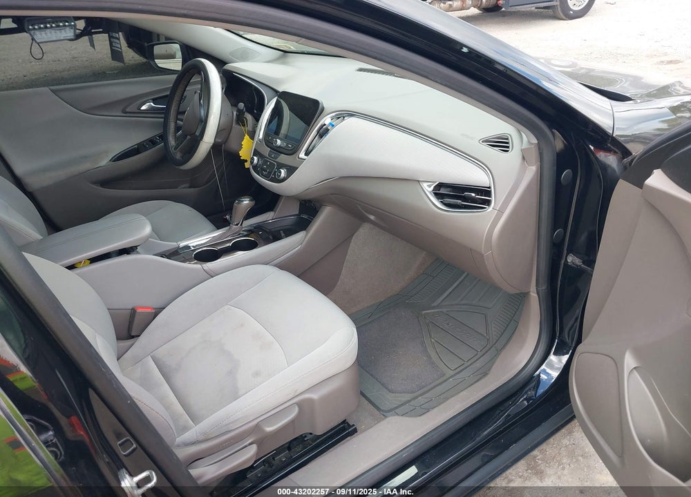 2018 CHEVROLET MALIBU LT VIN: 1G1ZD5ST2JF143524