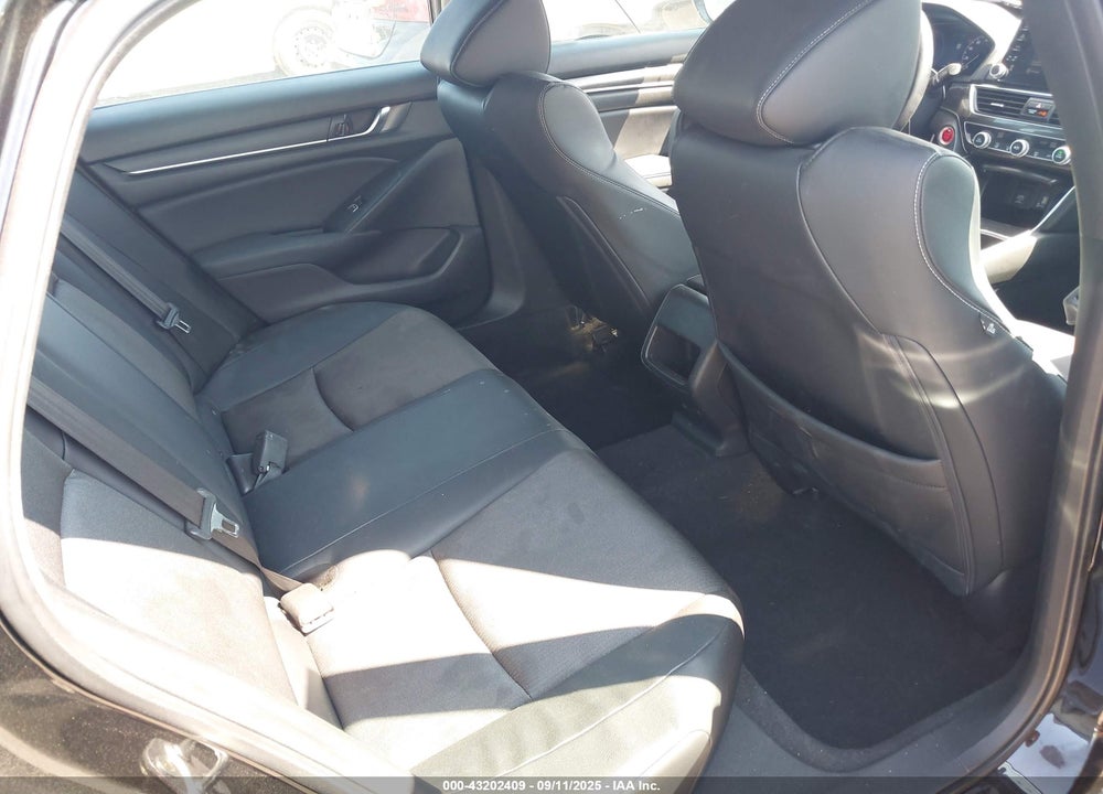2018 HONDA ACCORD VIN: 1HGCV1F38JA250282