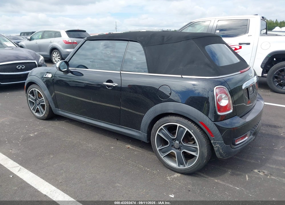 2011 MINI COOPER VIN: WMWZP3C52BTX82540