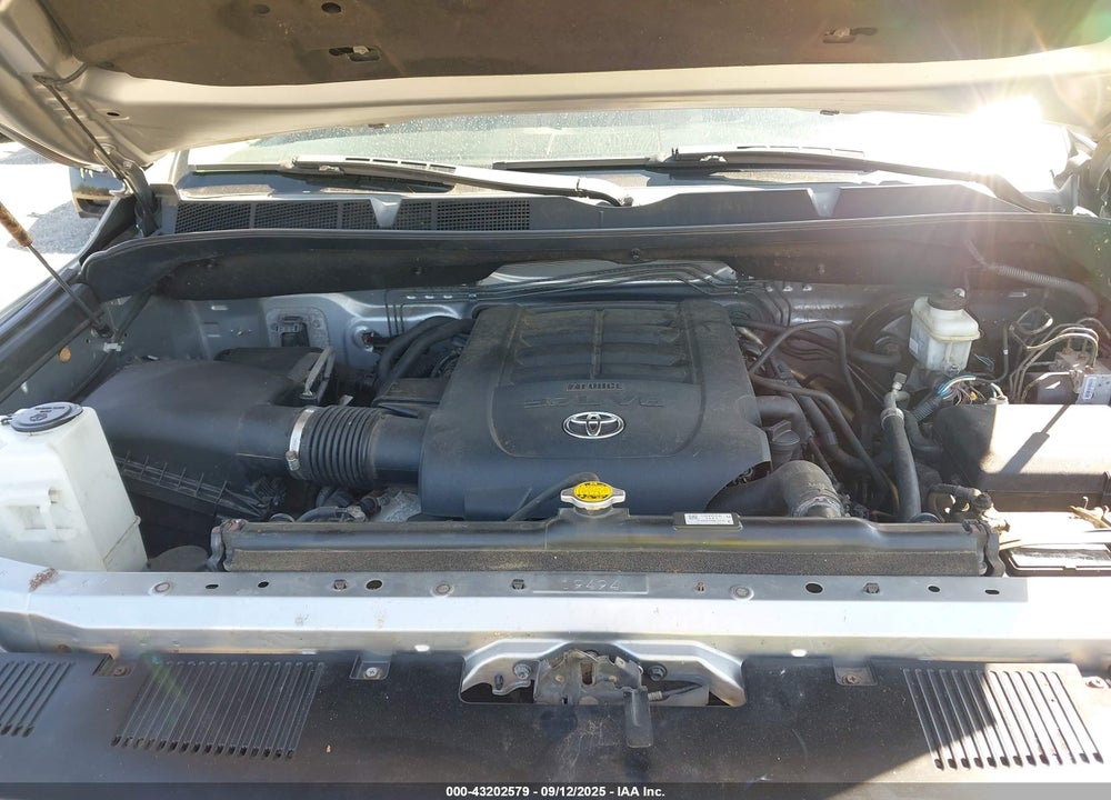 2017 TOYOTA TUNDRA SR5 5.7L V8 VIN: 5TFUY5F15HX616691