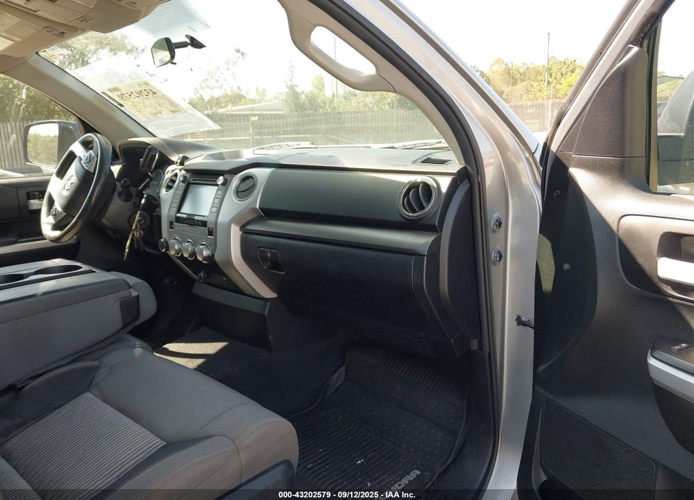 2017 TOYOTA TUNDRA SR5 5.7L V8 VIN: 5TFUY5F15HX616691