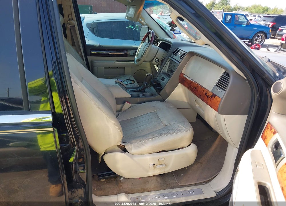 2004 LINCOLN NAVIGATOR VIN: 5LMFU27R04LJ29528