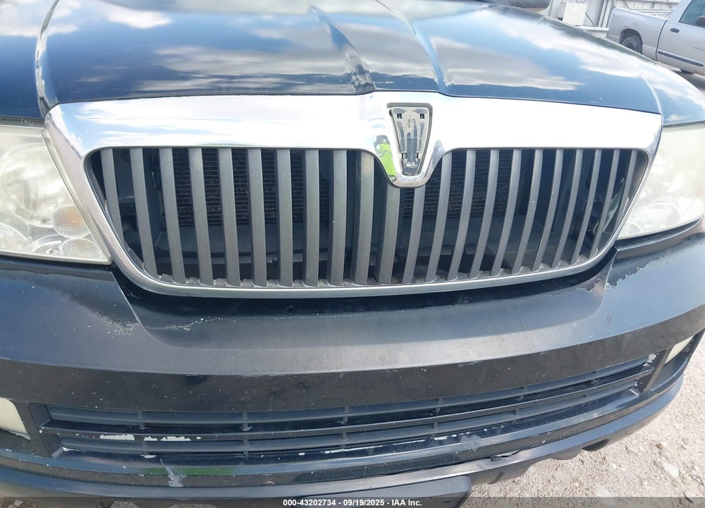 2004 LINCOLN NAVIGATOR VIN: 5LMFU27R04LJ29528