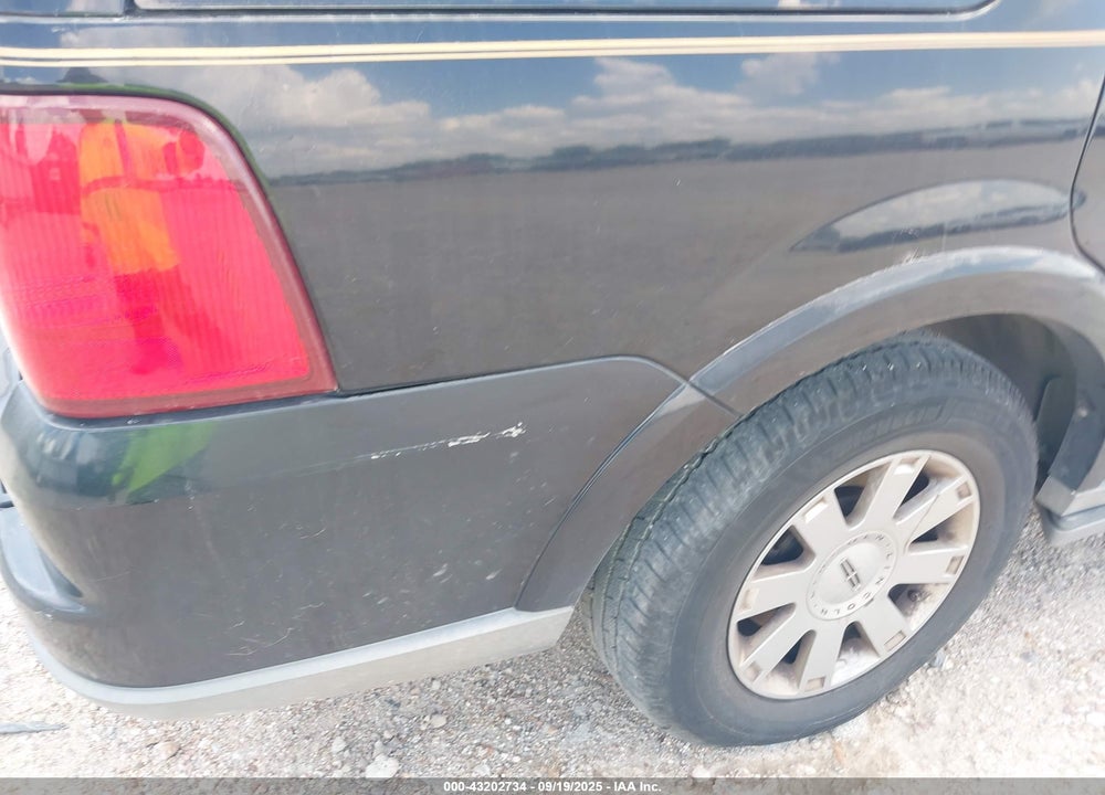 2004 LINCOLN NAVIGATOR VIN: 5LMFU27R04LJ29528