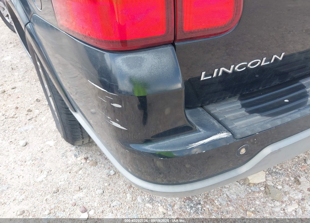 2004 LINCOLN NAVIGATOR VIN: 5LMFU27R04LJ29528