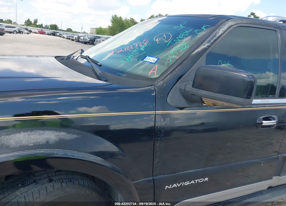 2004 LINCOLN NAVIGATOR VIN: 5LMFU27R04LJ29528