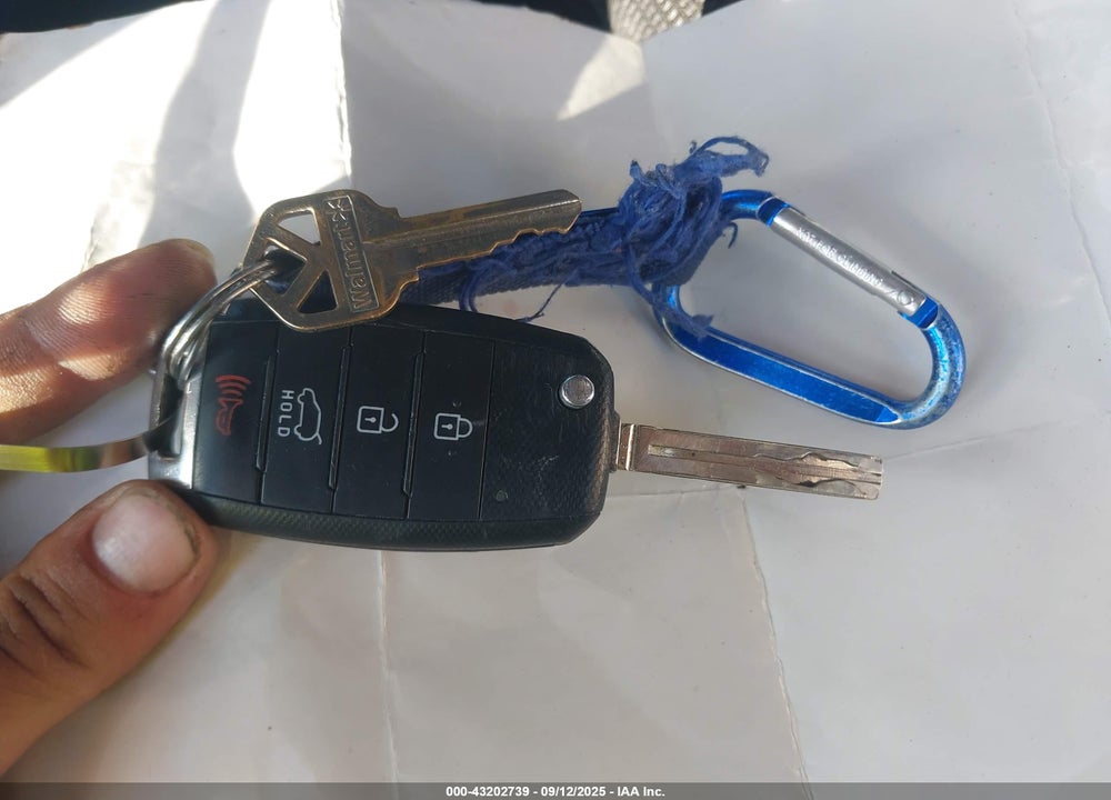 2015 KIA SORENTO VIN: 5XYKTCA62FG604270