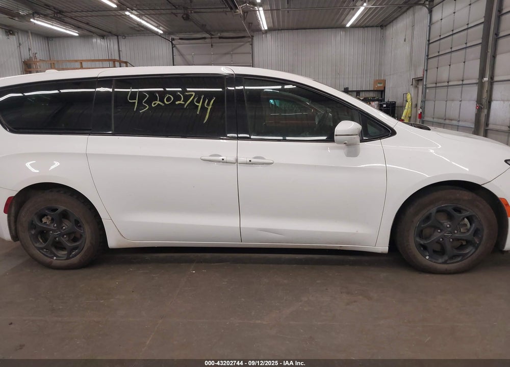 2022 CHRYSLER PACIFICA HYBRID LIMITED VIN: 2C4RC1S77NR130000