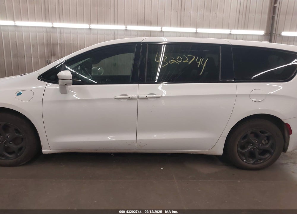 2022 CHRYSLER PACIFICA HYBRID LIMITED VIN: 2C4RC1S77NR130000