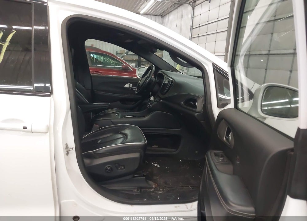 2022 CHRYSLER PACIFICA HYBRID LIMITED VIN: 2C4RC1S77NR130000