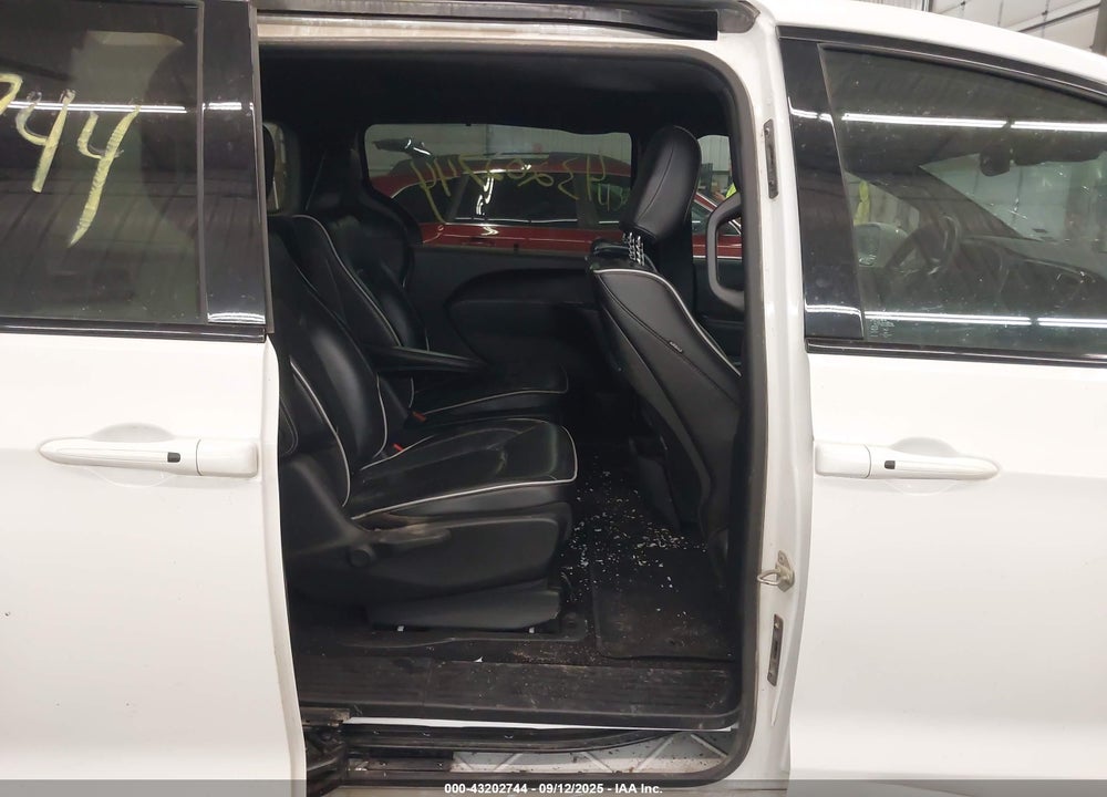 2022 CHRYSLER PACIFICA HYBRID LIMITED VIN: 2C4RC1S77NR130000