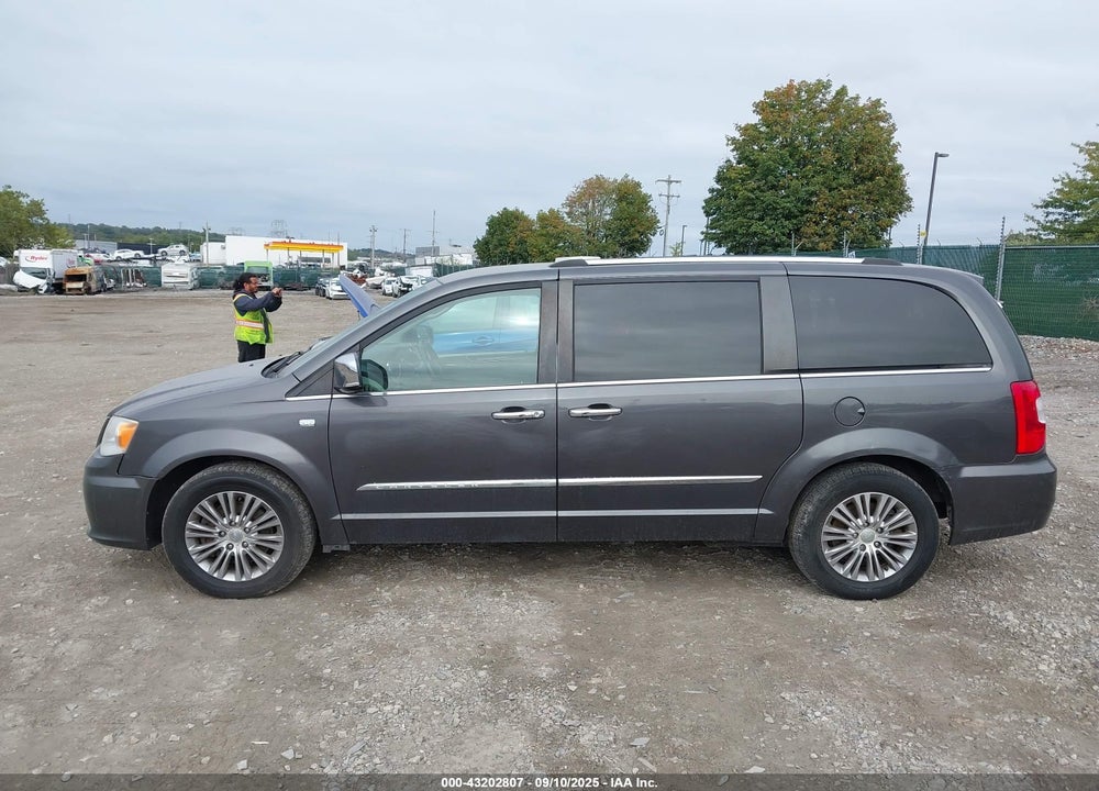 2014 CHRYSLER TOWN & COUNTRY TOURING-L 30TH ANNIVERSARY VIN: 2C4RC1CG7ER330356