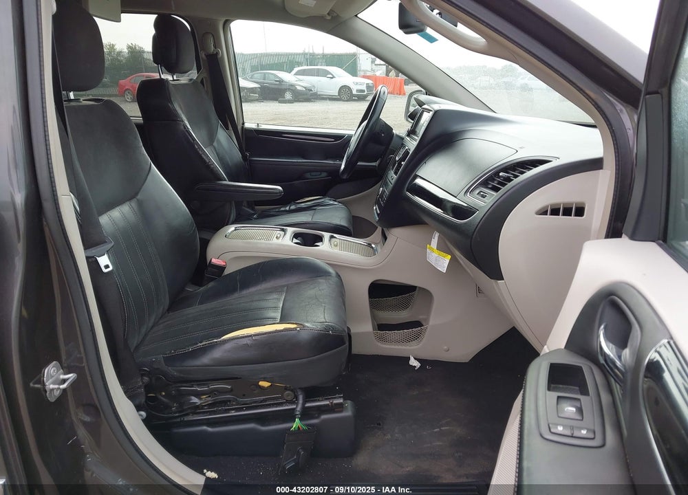 2014 CHRYSLER TOWN & COUNTRY TOURING-L 30TH ANNIVERSARY VIN: 2C4RC1CG7ER330356