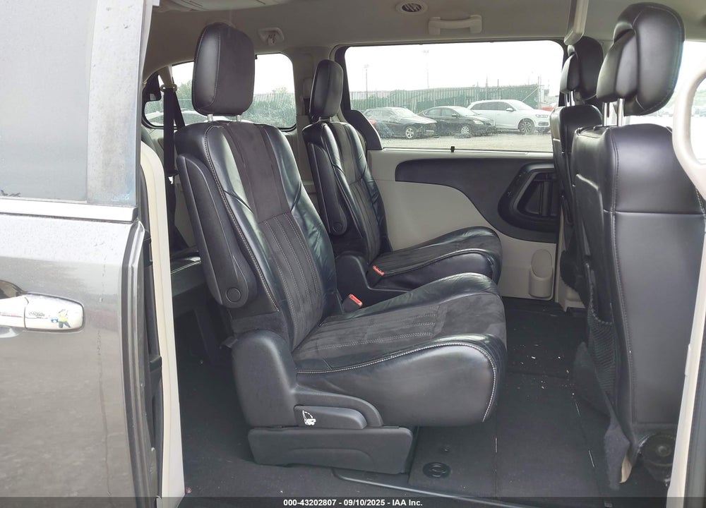 2014 CHRYSLER TOWN & COUNTRY TOURING-L 30TH ANNIVERSARY VIN: 2C4RC1CG7ER330356