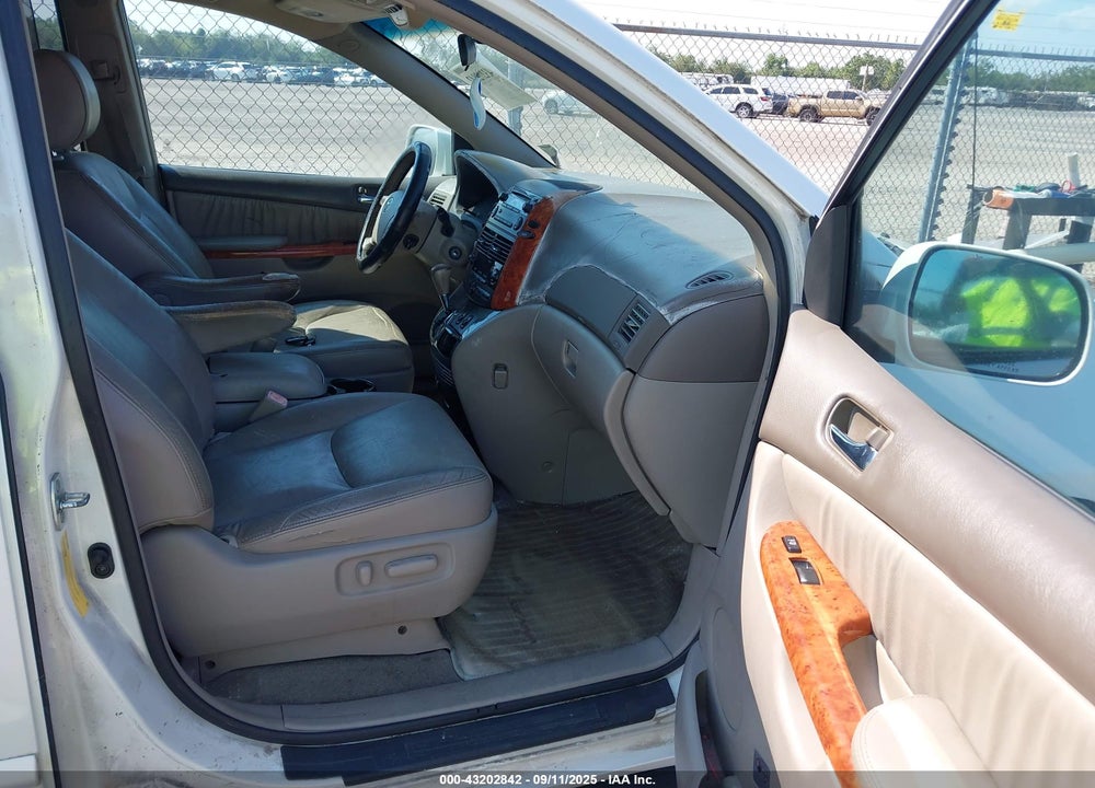 2009 TOYOTA SIENNA XLE VIN: 5TDZK22C19S242701