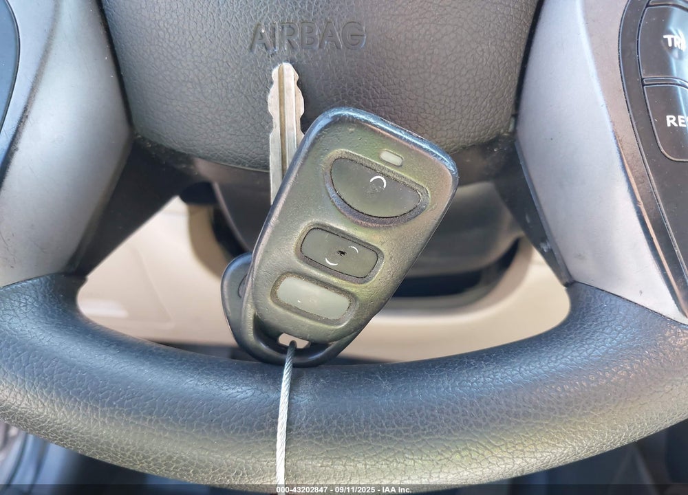 2014 HYUNDAI ELANTRA VIN: 5NPDH4AE8EH530934