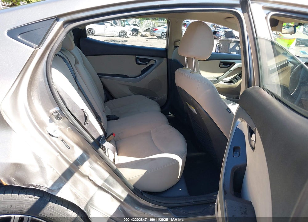 2014 HYUNDAI ELANTRA VIN: 5NPDH4AE8EH530934