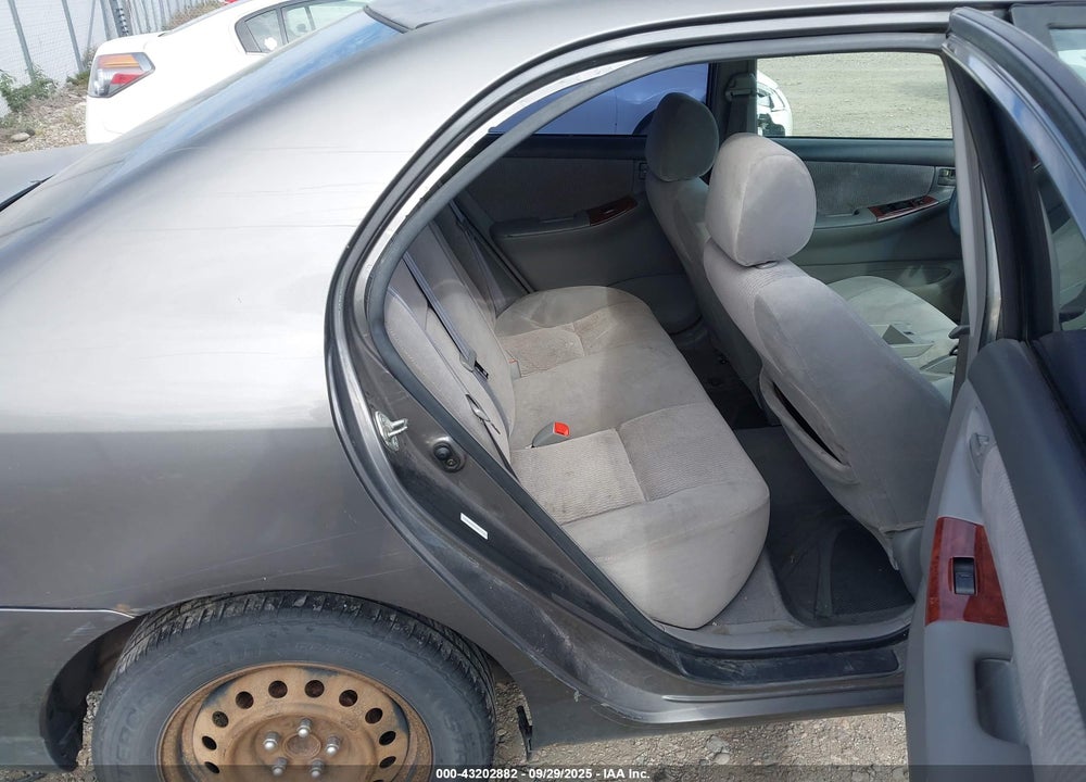 2005 TOYOTA COROLLA LE VIN: 1NXBR32E45Z509111