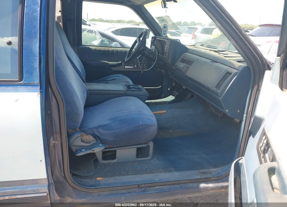 1993 CHEVROLET GMT-400 C1500 VIN: 2GCEC19KXP1203838