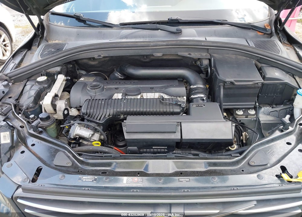 2015 VOLVO XC60 VIN: YV4612RK4F2720418